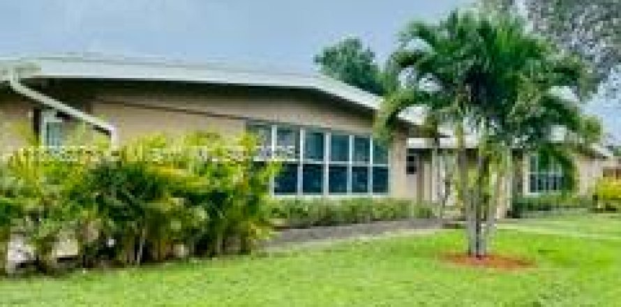 Casa en North Miami Beach, Florida 1 dormitorio, 65.03 m2 № 1923815