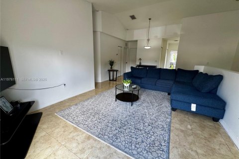 Condo in Miami, Florida, 2 bedrooms  № 2040298 - photo 3