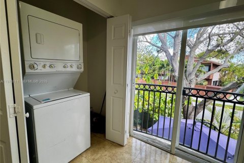 Condo in Miami, Florida, 2 bedrooms  № 2040298 - photo 5