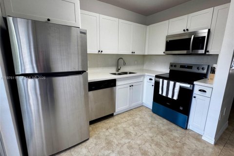 Condo in Miami, Florida, 2 bedrooms  № 2040298 - photo 11