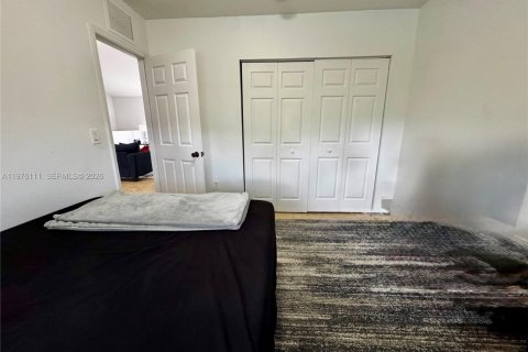 Condo in Miami, Florida, 2 bedrooms  № 2040298 - photo 9