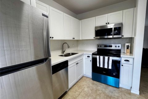 Condo in Miami, Florida, 2 bedrooms  № 2040298 - photo 2