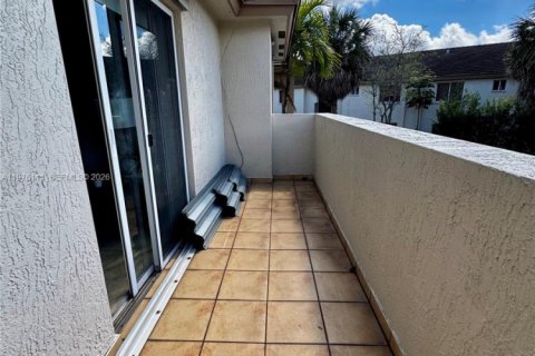 Condo in Miami, Florida, 2 bedrooms  № 2040298 - photo 16