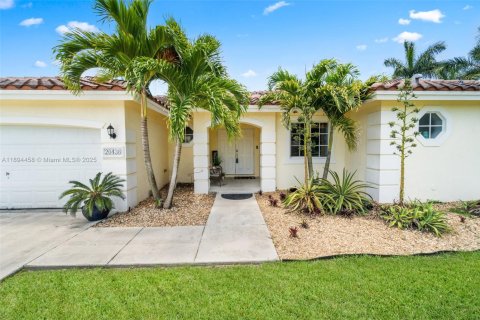 Casa en venta en Homestead, Florida, 4 dormitorios, 180.42 m2 № 1947408 - foto 1