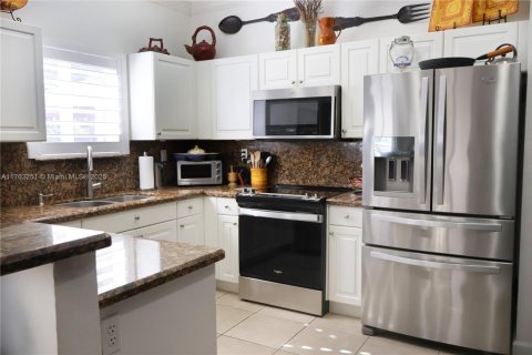House in Cutler Bay, Florida 3 bedrooms, 174.28 sq.m. № 1457547 - photo 26
