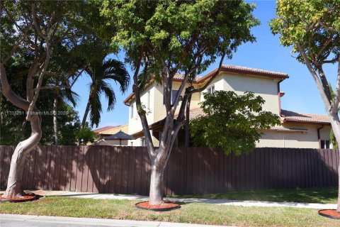 House in Cutler Bay, Florida 3 bedrooms, 174.28 sq.m. № 1457547 - photo 8