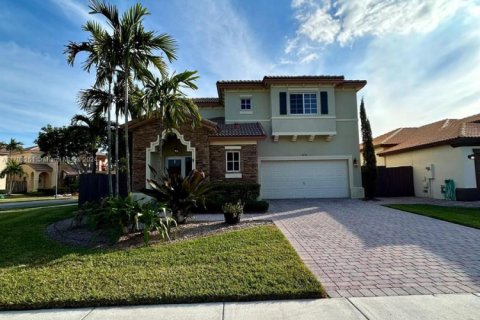 House in Cutler Bay, Florida 3 bedrooms, 174.28 sq.m. № 1457547 - photo 1