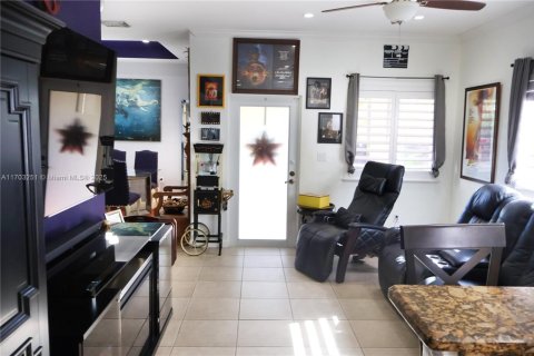 House in Cutler Bay, Florida 3 bedrooms, 174.28 sq.m. № 1457547 - photo 20