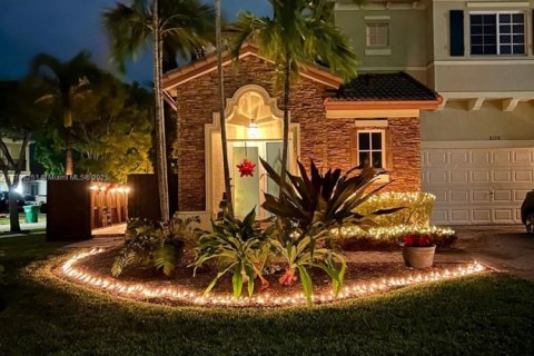 House in Cutler Bay, Florida 3 bedrooms, 174.28 sq.m. № 1457547 - photo 3