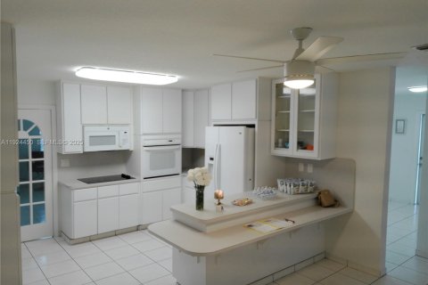 Villa ou maison à vendre à Miami, Floride: 5 chambres, 234.95 m2 № 2060018 - photo 6