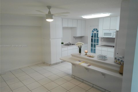Villa ou maison à vendre à Miami, Floride: 5 chambres, 234.95 m2 № 2060018 - photo 5