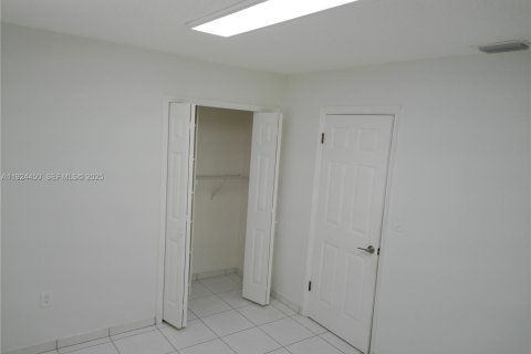 Villa ou maison à vendre à Miami, Floride: 5 chambres, 234.95 m2 № 2060018 - photo 8