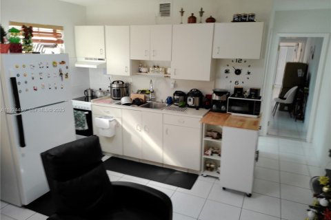 Villa ou maison à vendre à Miami, Floride: 5 chambres, 234.95 m2 № 2060018 - photo 13