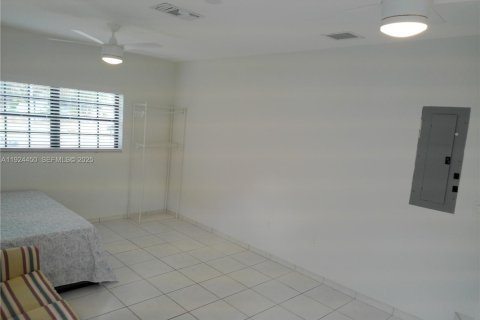 Villa ou maison à vendre à Miami, Floride: 5 chambres, 234.95 m2 № 2060018 - photo 3