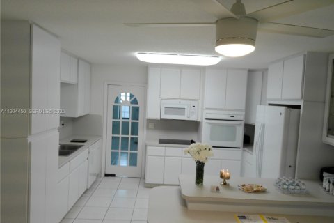 Villa ou maison à vendre à Miami, Floride: 5 chambres, 234.95 m2 № 2060018 - photo 7