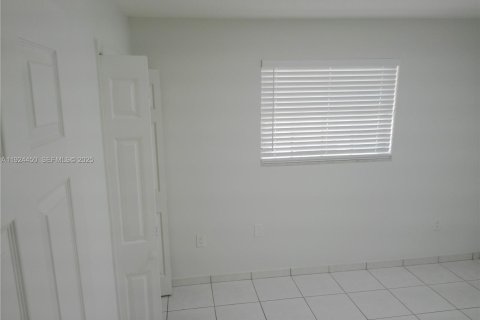 Villa ou maison à vendre à Miami, Floride: 5 chambres, 234.95 m2 № 2060018 - photo 9