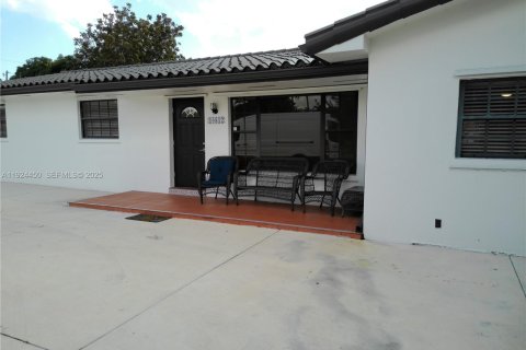 Villa ou maison à vendre à Miami, Floride: 5 chambres, 234.95 m2 № 2060018 - photo 14