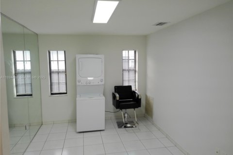 Villa ou maison à vendre à Miami, Floride: 5 chambres, 234.95 m2 № 2060018 - photo 2