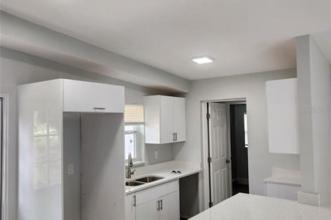 House in Orlando, Florida 4 bedrooms, 106.28 sq.m. № 1362097 - photo 5