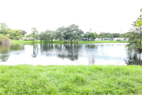 House in Orlando, Florida 4 bedrooms, 106.28 sq.m. № 1362097 - photo 20