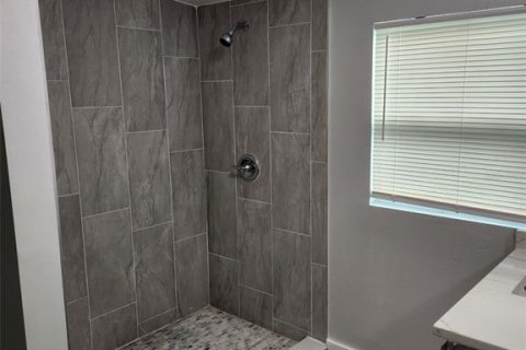 House in Orlando, Florida 4 bedrooms, 106.28 sq.m. № 1362097 - photo 13