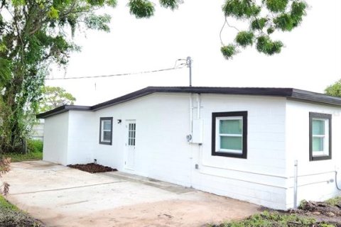 House in Orlando, Florida 4 bedrooms, 106.28 sq.m. № 1362097 - photo 17