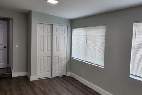 House in Orlando, Florida 4 bedrooms, 106.28 sq.m. № 1362097 - photo 4