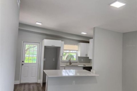 House in Orlando, Florida 4 bedrooms, 106.28 sq.m. № 1362097 - photo 7