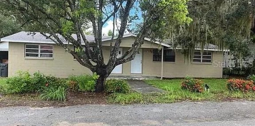 Commercial property in Avon Park, Florida 4 bedrooms, 171.68 sq.m. № 1875772
