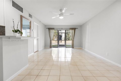 Condo in Oakland Park, Florida, 1 bedroom  № 2169183 - photo 10