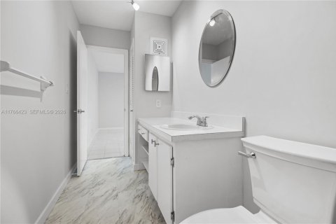 Condo in Oakland Park, Florida, 1 bedroom  № 2169183 - photo 21