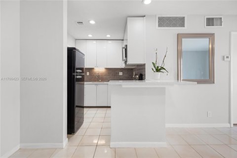 Condo in Oakland Park, Florida, 1 bedroom  № 2169183 - photo 13