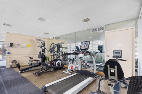Condo in Oakland Park, Florida, 1 bedroom  № 2169183 - photo 27