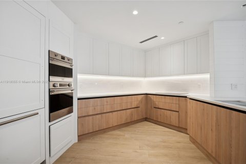 Снять в аренду кондоминиум в Ки-Бискейн, Флорида 2 спальни, 121.7м2, № 1972560 - фото 3