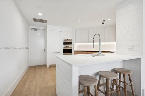 Снять в аренду кондоминиум в Ки-Бискейн, Флорида 2 спальни, 121.7м2, № 1972560 - фото 4