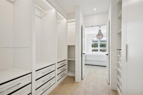 Снять в аренду кондоминиум в Ки-Бискейн, Флорида 2 спальни, 121.7м2, № 1972560 - фото 11