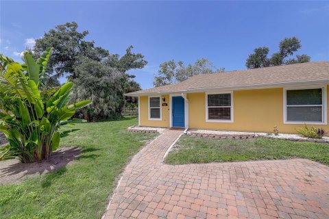 House in Sarasota, Florida 2 bedrooms, 89.74 sq.m. № 2309940
