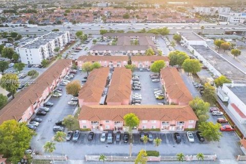 Condo in Hialeah, Florida, 2 bedrooms  № 2076547