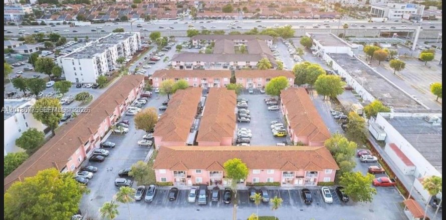 Condo in Hialeah, Florida, 2 bedrooms № 2076547
