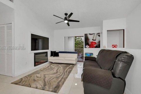 Condo in Hialeah, Florida, 2 bedrooms № 2076547 - photo 3