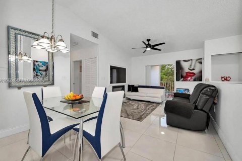 Condo in Hialeah, Florida, 2 bedrooms № 2076547 - photo 4