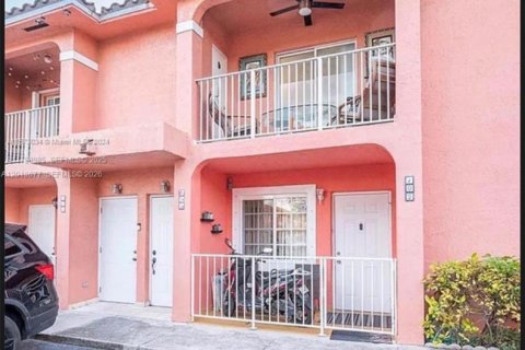 Condo in Hialeah, Florida, 2 bedrooms № 2076547 - photo 2