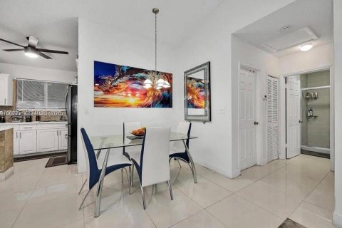 Condo in Hialeah, Florida, 2 bedrooms № 2076547 - photo 5