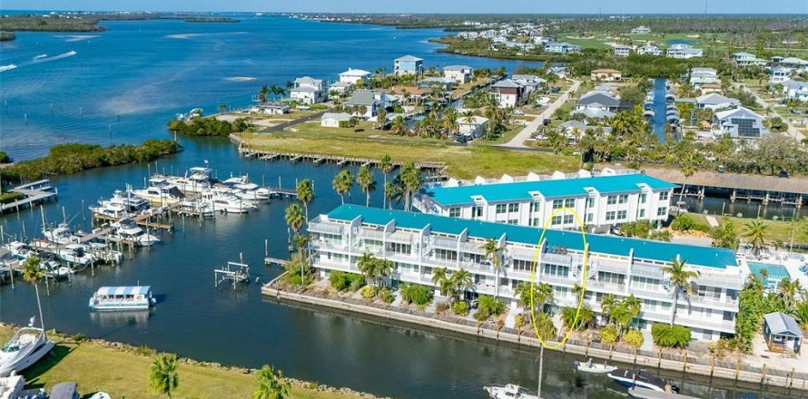 Adosado en Englewood, Florida 3 dormitorios, 147.71 m2 № 2102032