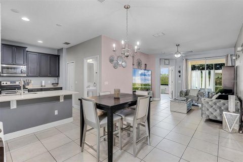 Townhouse in Clermont, Florida 4 bedrooms, 191.01 sq.m. № 1837825 - photo 2
