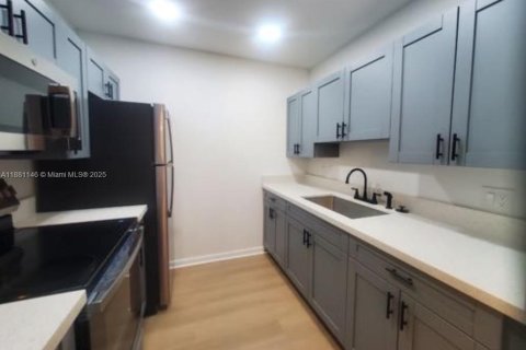 Studio in the Condo in Pembroke Pines, Florida  № 1940947 - photo 11