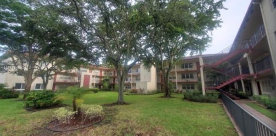 Studio in the Condo in Pembroke Pines, Florida  № 1940947