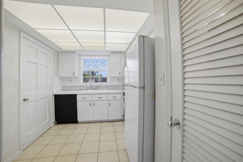 Condo in Atlantis, Florida, 2 bedrooms № 2254643 - photo 11