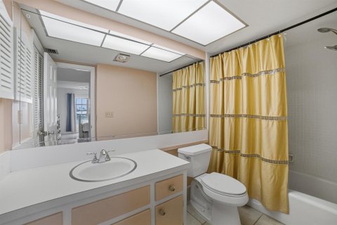Condo in Atlantis, Florida, 2 bedrooms № 2254643 - photo 15