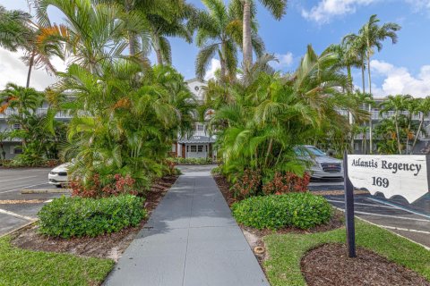 Condo in Atlantis, Florida, 2 bedrooms № 2254643 - photo 24